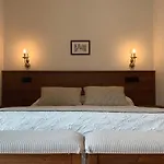 De Cabrales מלון 2*