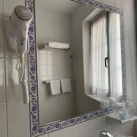 Hotel De Cabrales 2*